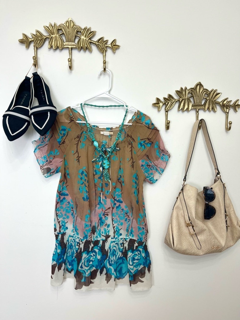 Hot & Delicious Brown Floral Tie-Front Blouse with Teal Accents m/L ptp 21”